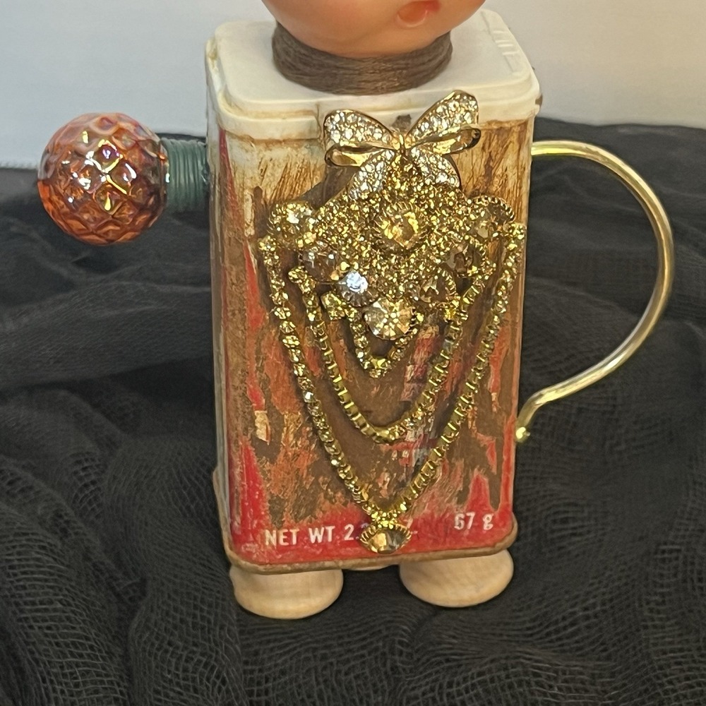 OOAK Assemblage ARTIST DOLL Vintage Mixed‎ Media Sculpture Mustard Seed Tin - Picture 4 of 5